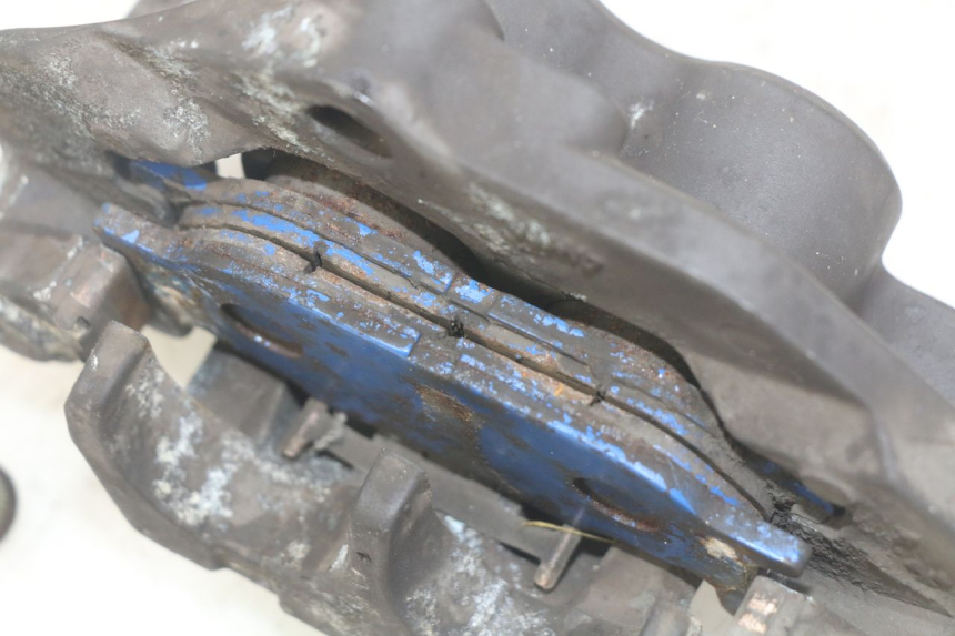 photo de FRONT BRAKE CALIPER YAMAHA YP MAJESTY 400 (2004 - 2008) - Technical close-up