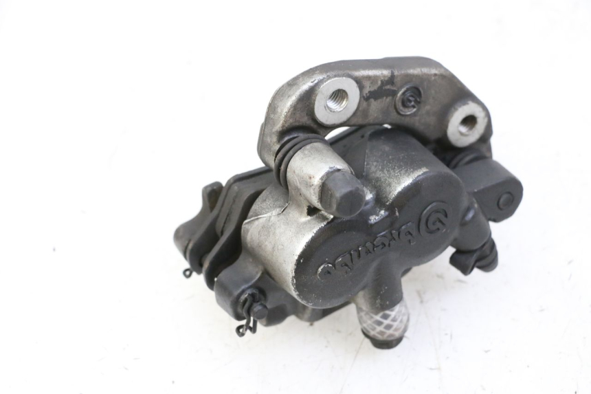 photo de FRONT BRAKE CALIPER YAMAHA YP MAJESTY 125 (2002 - 2006) - Alternative perspective
