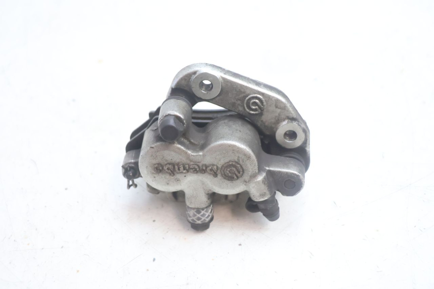photo de FRONT BRAKE CALIPER YAMAHA YP MAJESTY 125 (2002 - 2006) - Alternative perspective