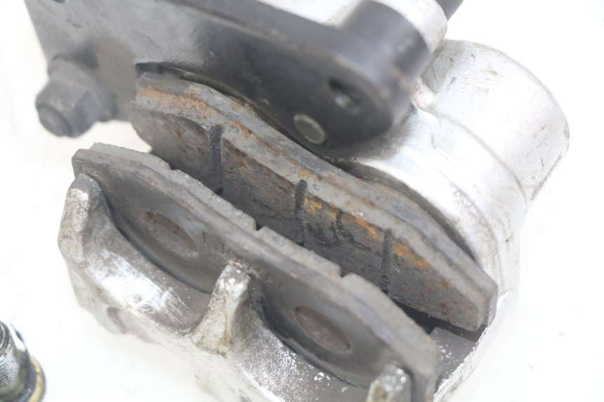 photo de FRONT BRAKE CALIPER YIYING YY125T 125 (2006 - 2014) - Zoom on usage condition