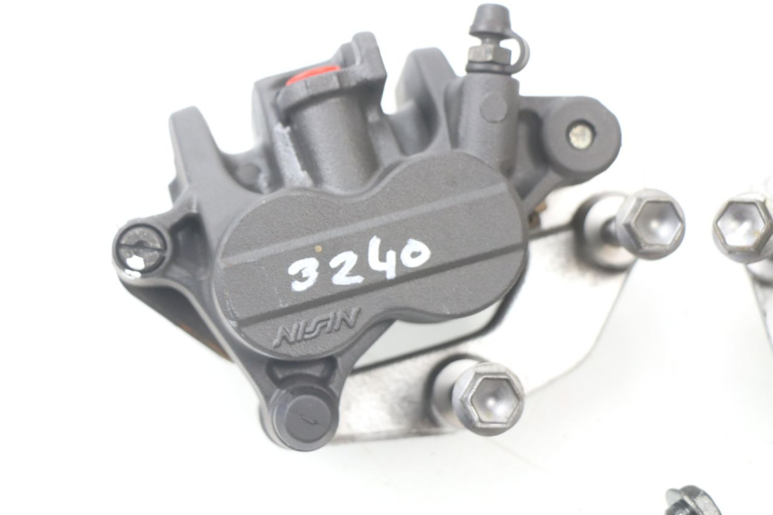 photo de FRONT BRAKE CALIPER KAWASAKI Z ABS 750 (2007 - 2013) - Fixing points details