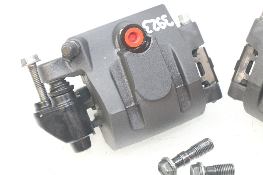 photo de FRONT BRAKE CALIPER KAWASAKI Z 650 (2016 - 2019) - Technical close-up