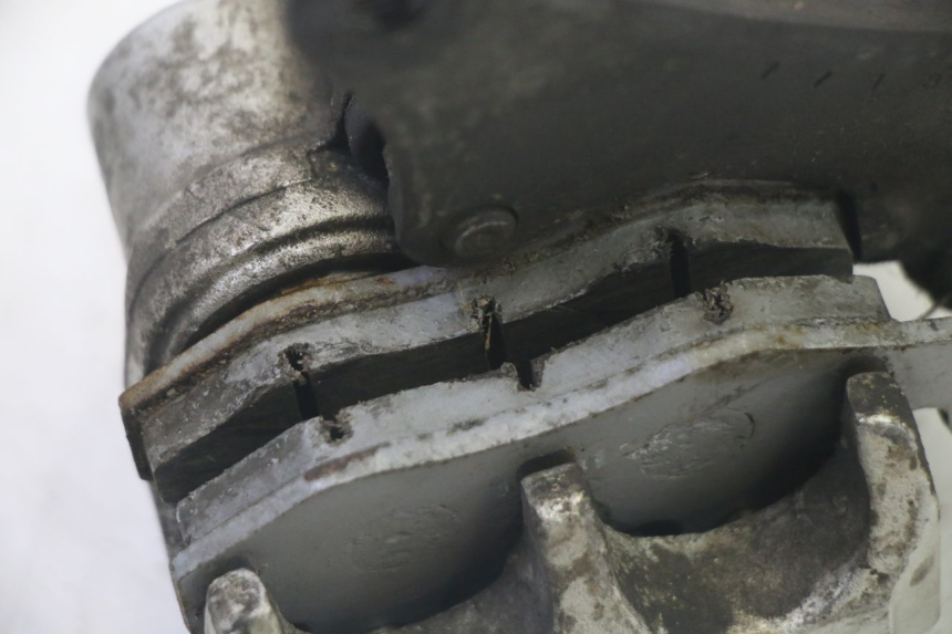 photo de FRONT BRAKE CALIPER KYMCO ZING 125 (1997 - 2003) - Fixing points details