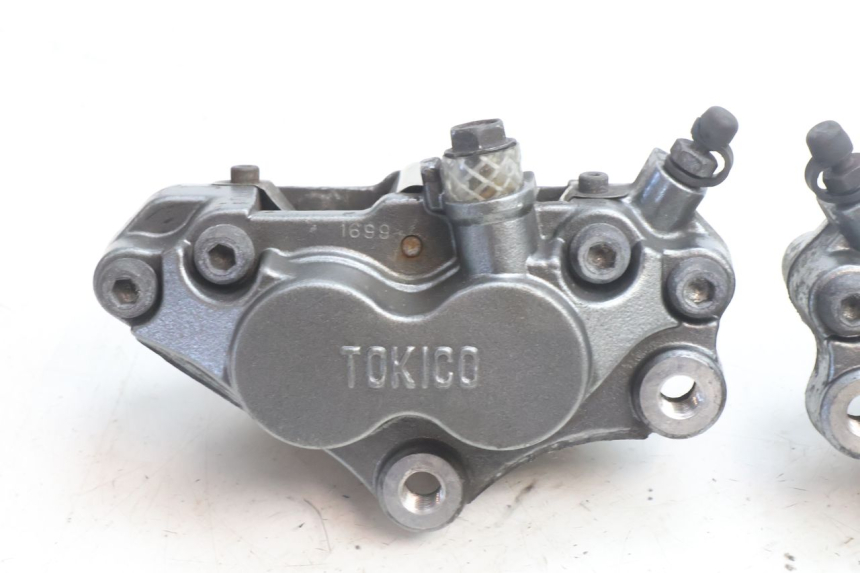 photo de FRONT BRAKE CALIPER KAWASAKI ZZR 600 (1995 - 2004) - Component detail