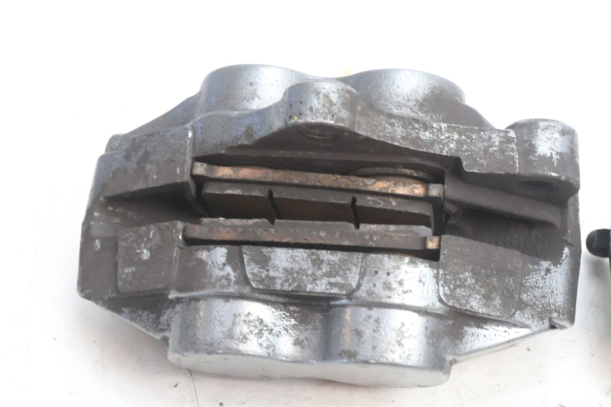 photo de FRONT BRAKE CALIPER KAWASAKI ZZR 600 (1995 - 2004) - Fixing points details