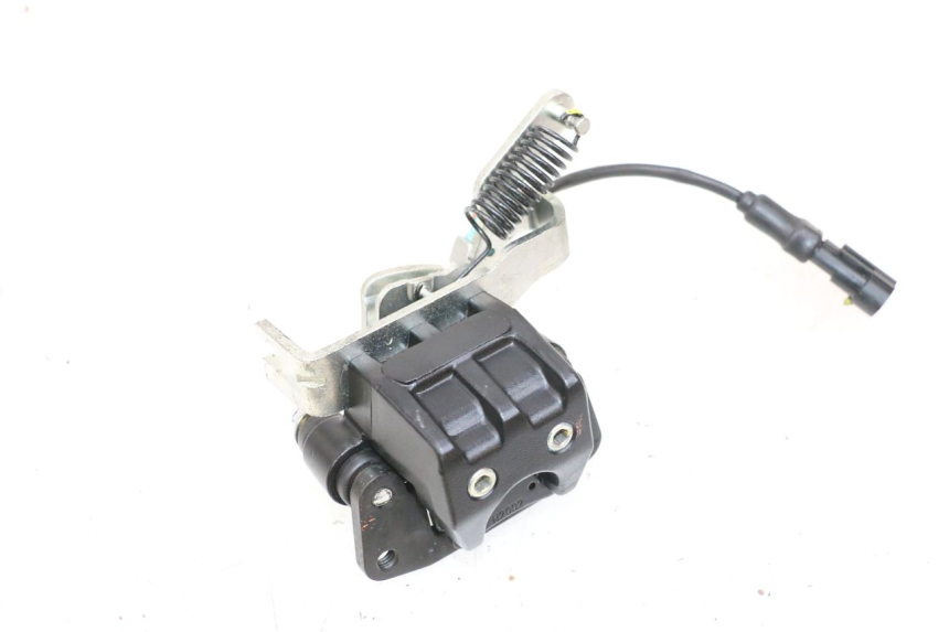 photo de ROLL LOCK CALIPER PIAGGIO MP3 HPE 300 (2019 - 2026) - Zoom on usage condition