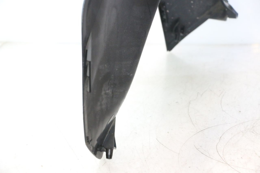 photo de FRONT FAIRING SUZUKI BURGMAN EXECUTIVE ABS 650 (2006 - 2012) - Zoom on usage condition