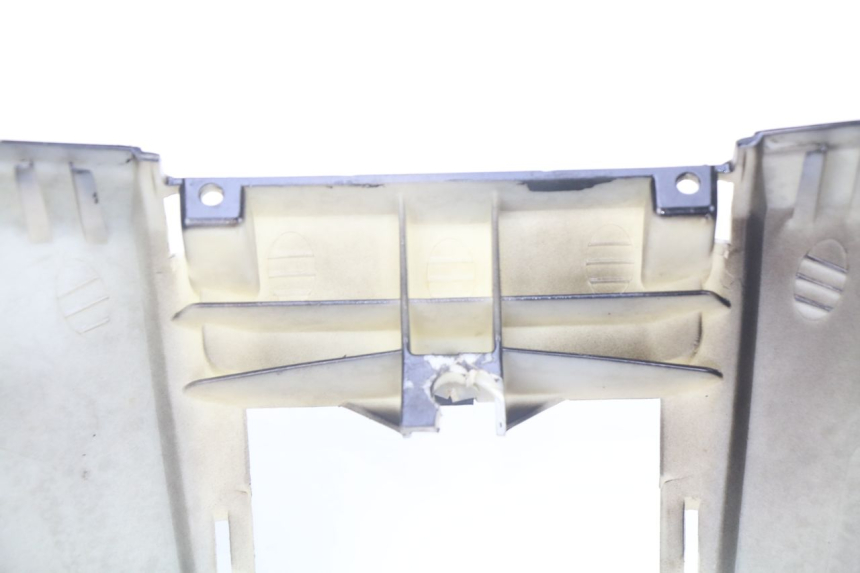 photo de FRONT PANEL PIAGGIO FLY 125 (2005 - 2012) - Fixing points details