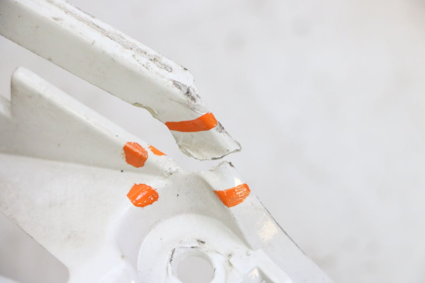 photo de LOWER FRONT PANEL PEUGEOT CITYSTAR 50 (2013 - 2017) - Surface and material condition