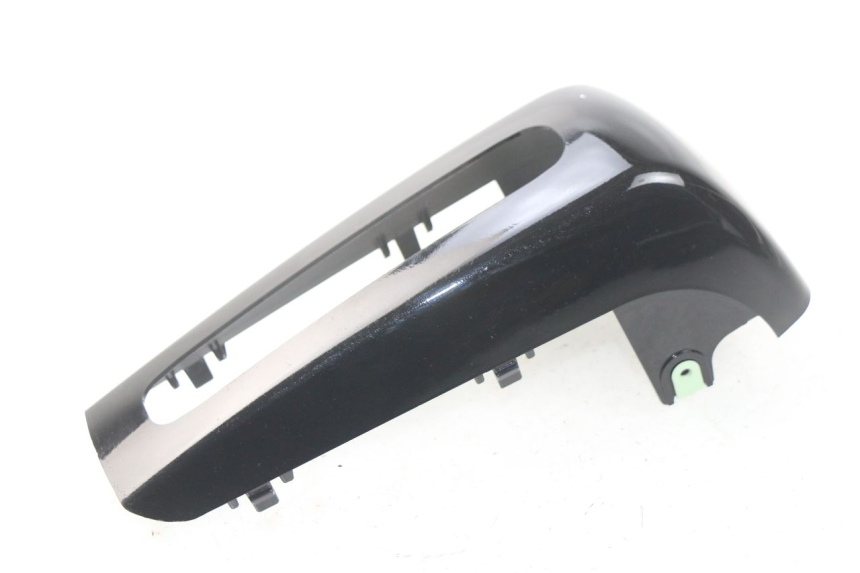 photo de LOWER FRONT FAIRING  PEUGEOT METROPOLIS 400 (2017 - 2020) - Technical close-up