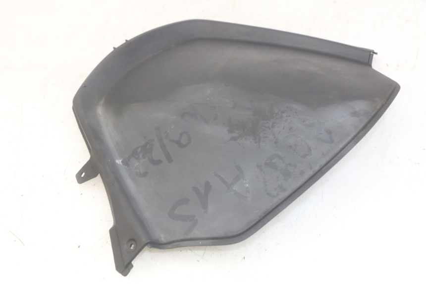 photo de INNER FRONT PANEL PIAGGIO MP3 RL 250 (2006 - 2010) - Technical close-up
