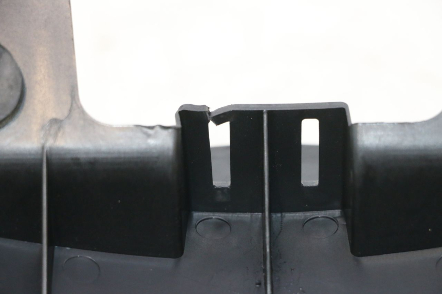 photo de INNER FRONT FAIRING PIAGGIO MP3 500 (2016 - 2018) - Zoom on usage condition