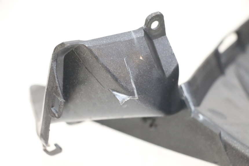 photo de INNER FRONT PANEL PEUGEOT SATELIS 125 (2006 - 2009) - Zoom on usage condition