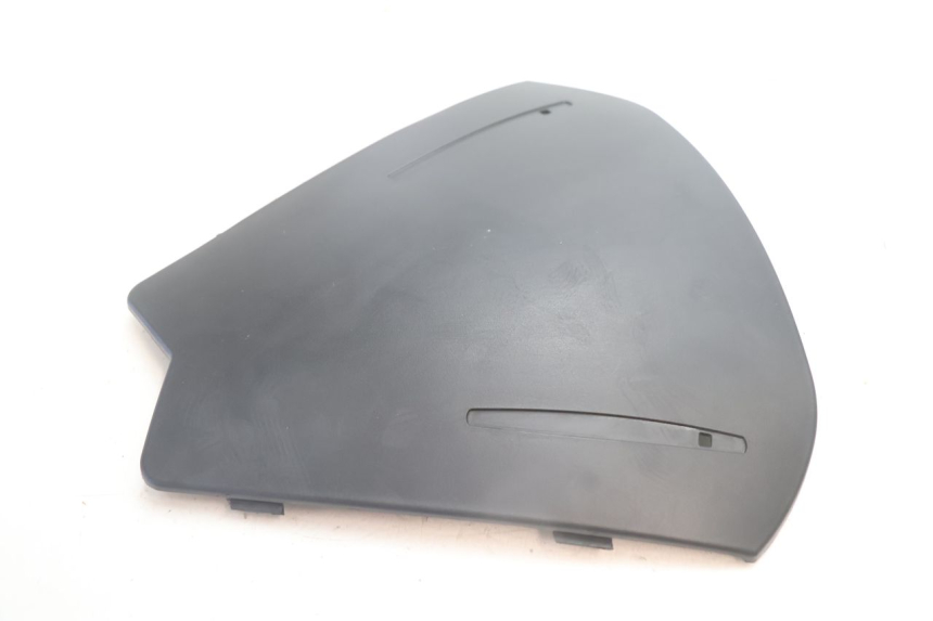 photo de INNER FRONT FAIRING CAN-AM SPYDER RS 1000 (2008 - 2012) - Zoom on usage condition