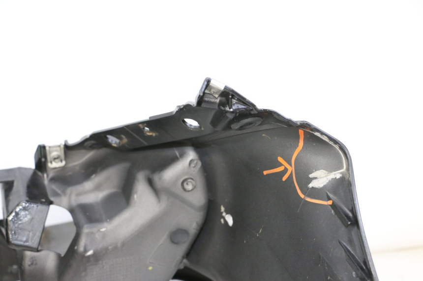 photo de FRONT FAIRING PIAGGIO MP3 LT 300 (2010 - 2016) - Zoom on usage condition