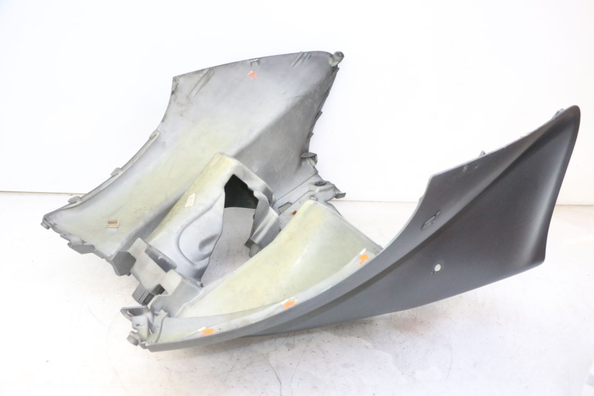 photo de FRONT FAIRING PIAGGIO MP3 500 (2011 - 2015) - Zoom on usage condition