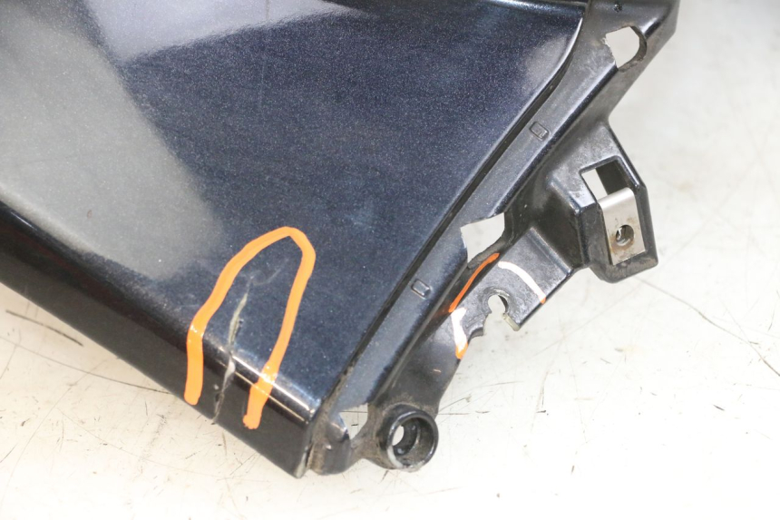 photo de FRONT FAIRING PIAGGIO MP3 125 (2006 - 2014) - Distinctive features