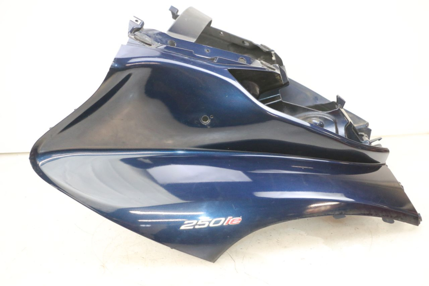photo de FRONT FAIRING PIAGGIO MP3 RL 250 (2006 - 2010) - Component zoom