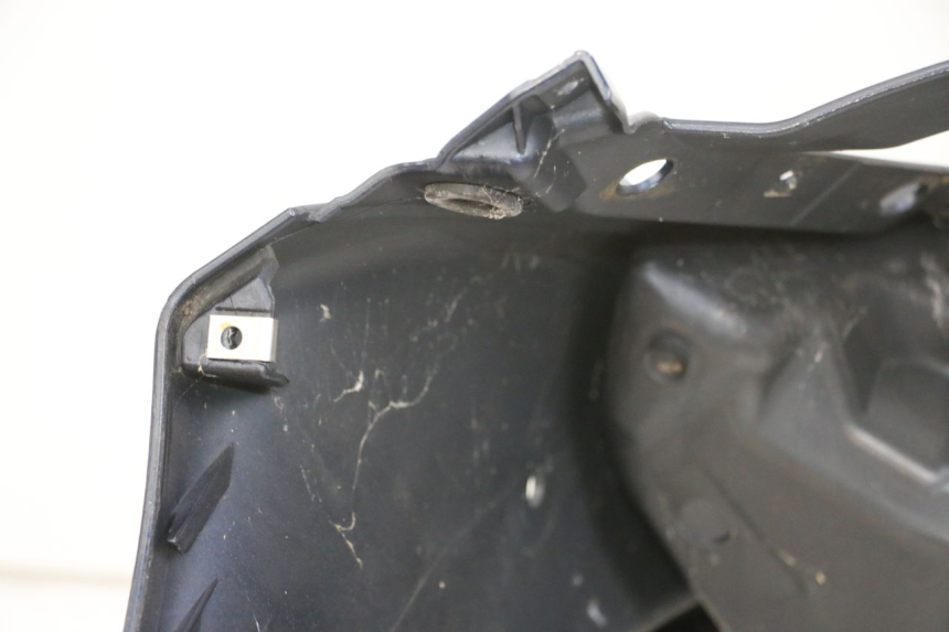 photo de FRONT FAIRING PIAGGIO MP3 RL 250 (2006 - 2010) - Detailed visual inspection