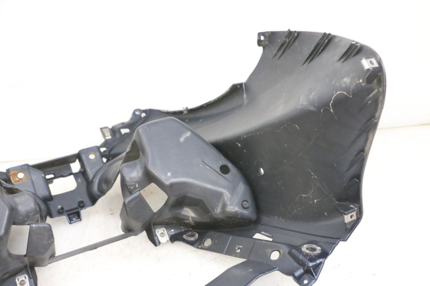 photo de FRONT FAIRING PIAGGIO MP3 RL 250 (2006 - 2010) - Zoom on usage condition