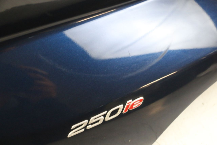 photo de FRONT FAIRING PIAGGIO MP3 RL 250 (2006 - 2010) - Zoom on usage condition