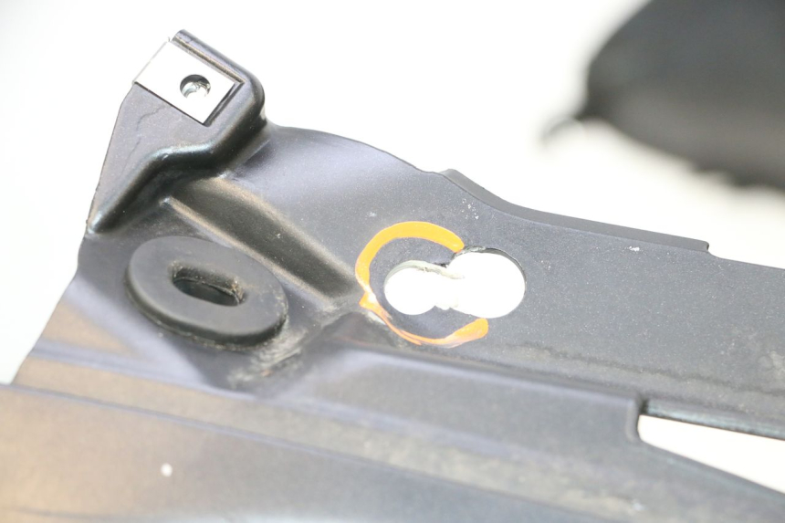 photo de FRONT FAIRING PIAGGIO MP3 RL 250 (2006 - 2010) - Focus on structure