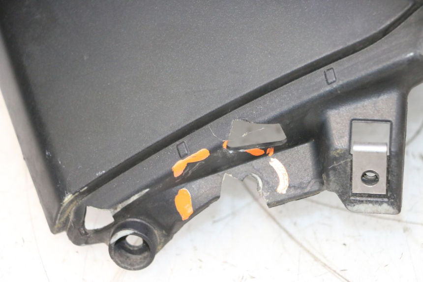 photo de FRONT FAIRING PIAGGIO MP3 RL 250 (2006 - 2010) - Zoom on usage condition