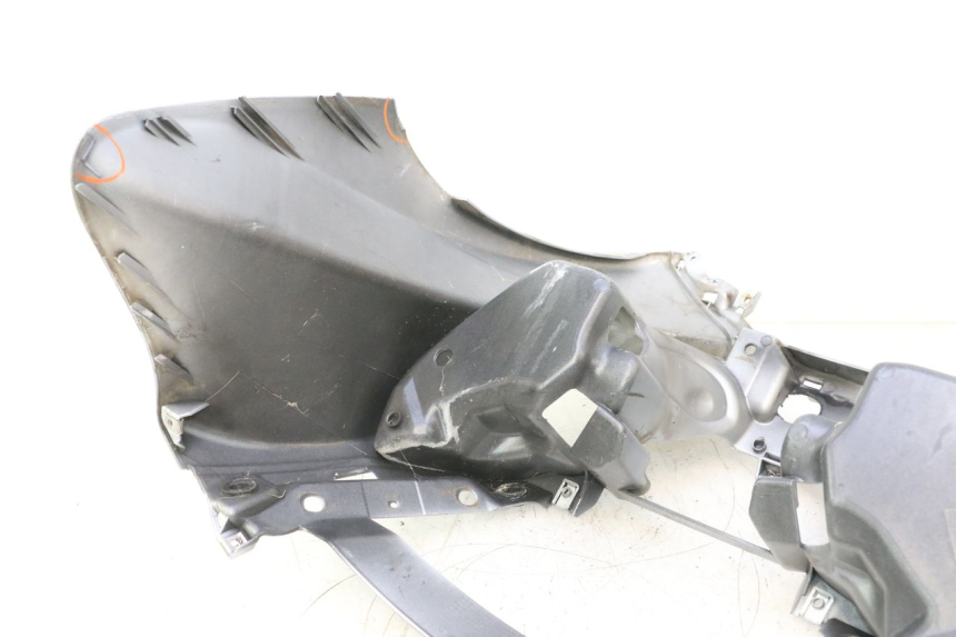 photo de FRONT FAIRING PIAGGIO MP3 125 (2006 - 2014) - Focus on structure