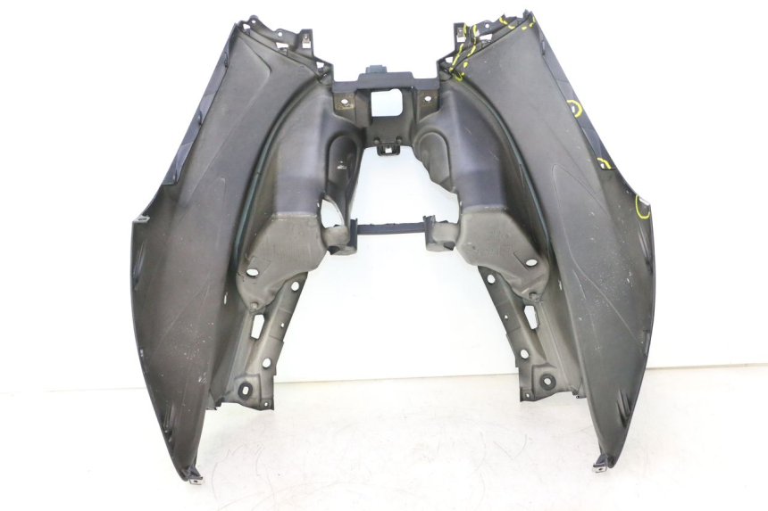 photo de FRONT FAIRING PIAGGIO MP3 500 (2016 - 2018) - Focus on structure