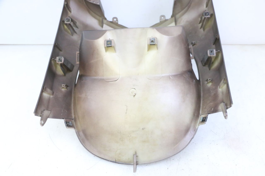 photo de FRONT FAIRING PEUGEOT VIVACITY 125 (2010 - 2017) - Zoom on usage condition