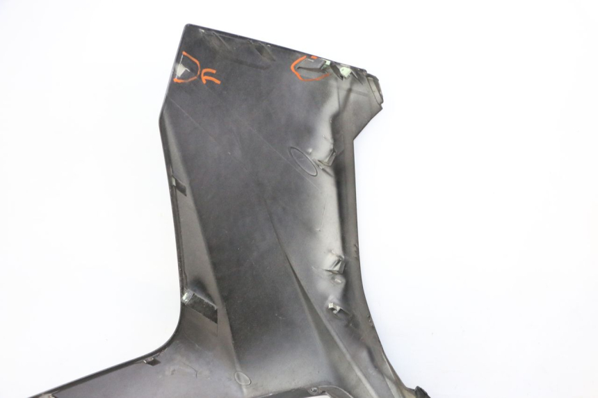 photo de FRONT FAIRING PEUGEOT SATELIS 125 (2006 - 2009) - Fixing points details