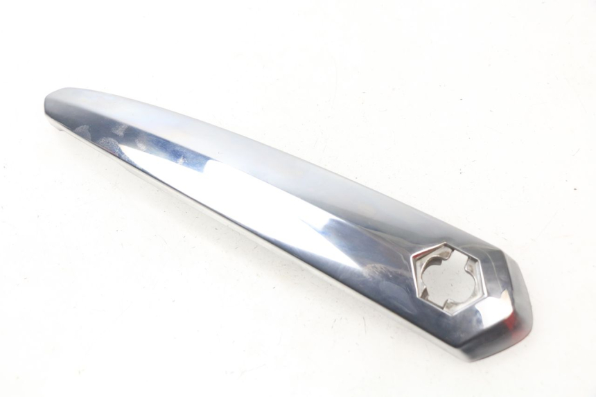 photo de UPPER FRONT FAIRING PIAGGIO BEVERLY 500 (2003 - 2007) - Alternative perspective