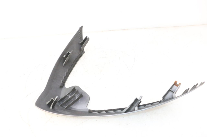 photo de UPPER FRONT FAIRING SUZUKI BURGMAN 125 (2007 - 2014) - Zoom on usage condition