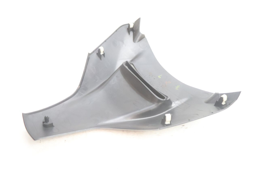 photo de UPPER FRONT FAIRING SUZUKI BURGMAN EXECUTIVE ABS 650 (2006 - 2012) - Technical close-up