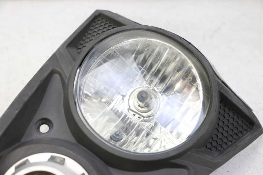 photo de UPPER FRONT PANEL SYM CROX 4T 50 (2016 - 2023) - Zoom on usage condition