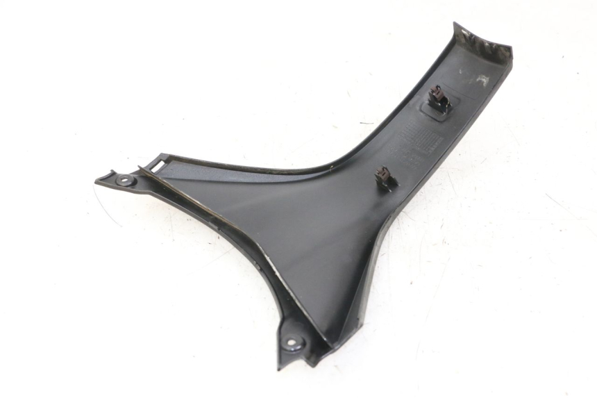 photo de UPPER FRONT FAIRING HONDA FES S-WING SWING 125 (2007 - 2015) - Zoom on usage condition