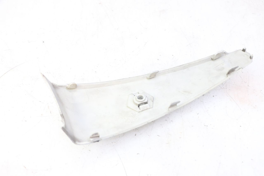 photo de UPPER FRONT FAIRING PIAGGIO LIBERTY 125 (1998 - 2008) - Technical close-up