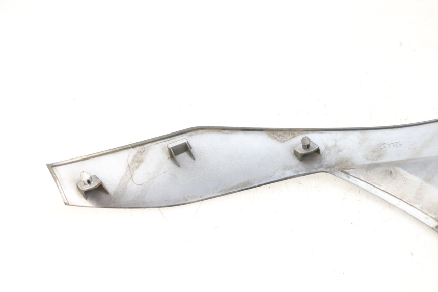 photo de UPPER FRONT PANEL PIAGGIO MP3 125 (2006 - 2014) - Alternative perspective