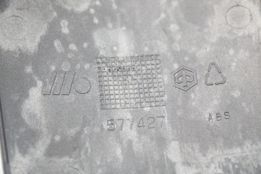 photo de UPPER FRONT PANEL PIAGGIO VESPA GRANTURISMO 125 (2003 - 2007) - Fixing points details