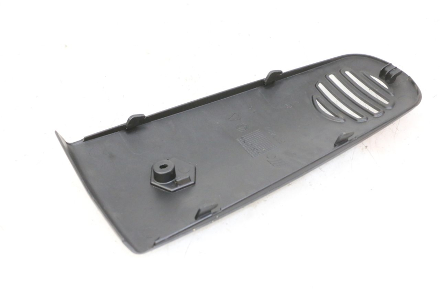 photo de UPPER FRONT FAIRING PIAGGIO VESPA GRANTURISMO 200 (2004 - 2005) - Zoom on usage condition