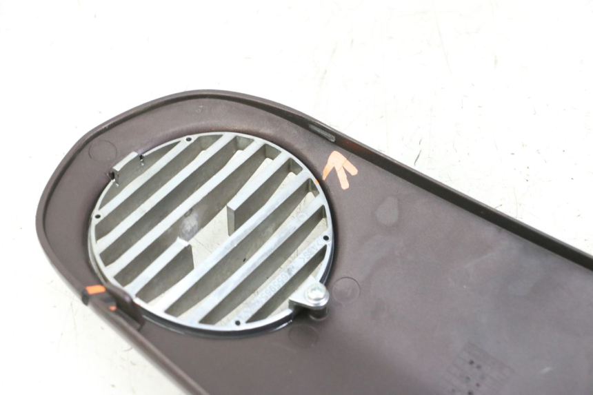 photo de UPPER FRONT FAIRING PIAGGIO VESPA LX IE 125 (2010 - 2012) - Zoom on usage condition