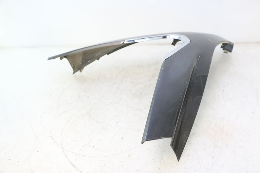 photo de UPPER FRONT FAIRING PEUGEOT SATELIS 125 (2013 - 2018) - Alternative angle