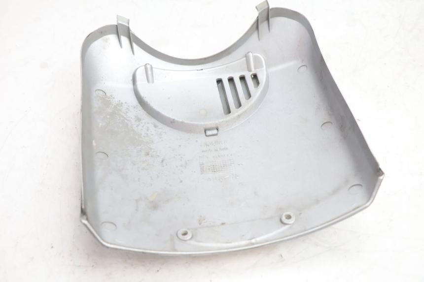 photo de UPPER FRONT FAIRING APRILIA SCARABEO GT 125 (1999 - 2007) - Fixing points details