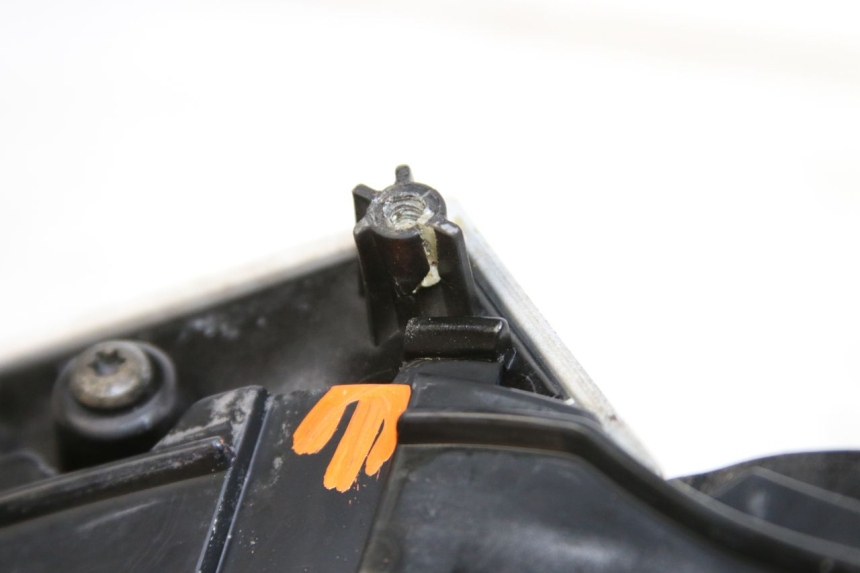 photo de UPPER FRONT FAIRING PEUGEOT VIVACITY 125 (2010 - 2017) - Zoom on usage condition