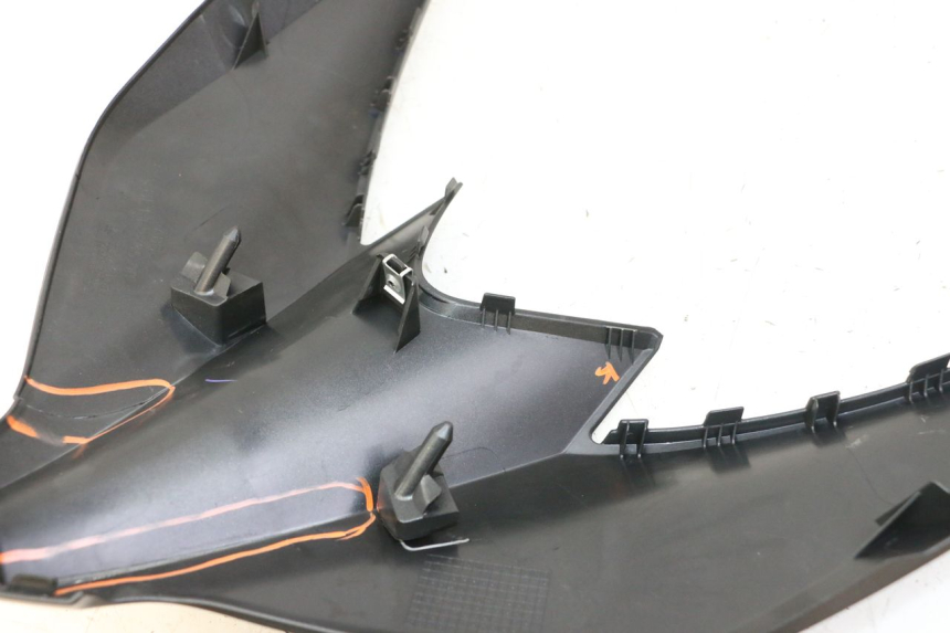 photo de UPPER FRONT FAIRING YAMAHA XMAX X-MAX 125 (2021 - 2025) - Technical close-up