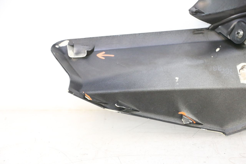 photo de UPPER FRONT FACE YAMAHA X-MAX XMAX 125 (2010 - 2013) - Fixing points details