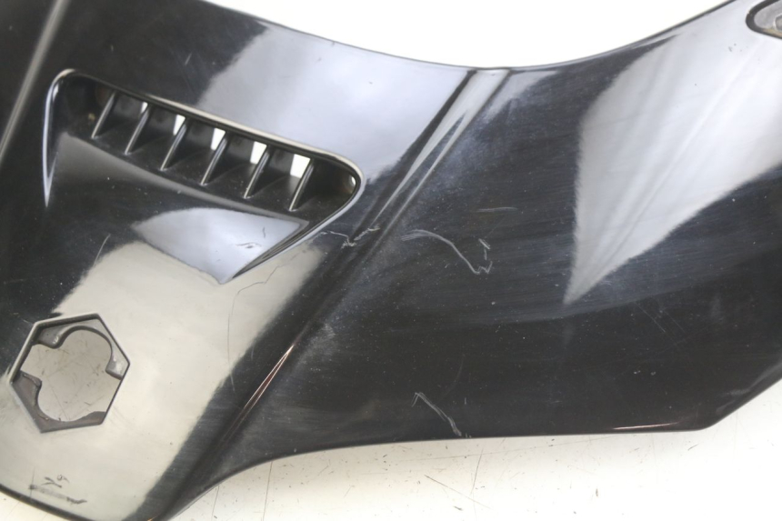 photo de UPPER FRONT PANEL PIAGGIO X8 125 (2004 - 2007) - Fixing points details