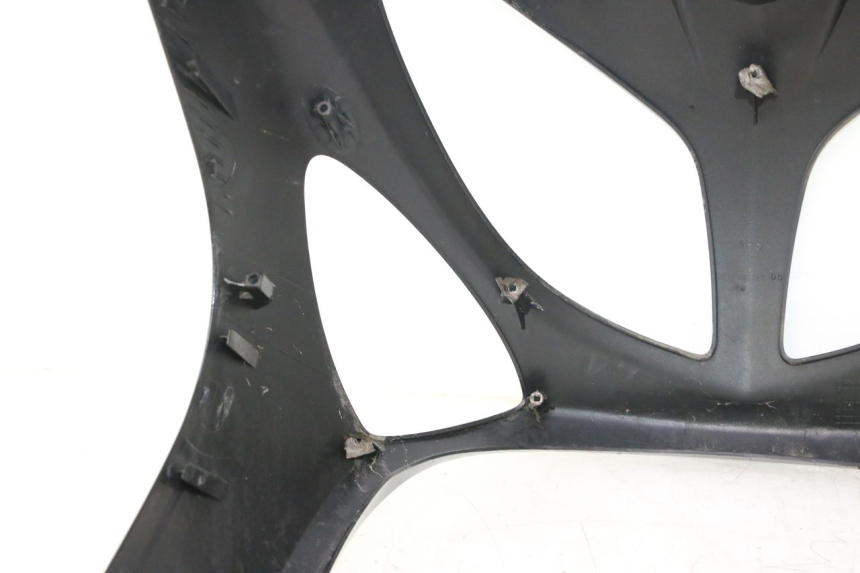 photo de FRONT FAIRING YAMAHA YP MAJESTY 125 (2007 - 2010) - Technical close-up