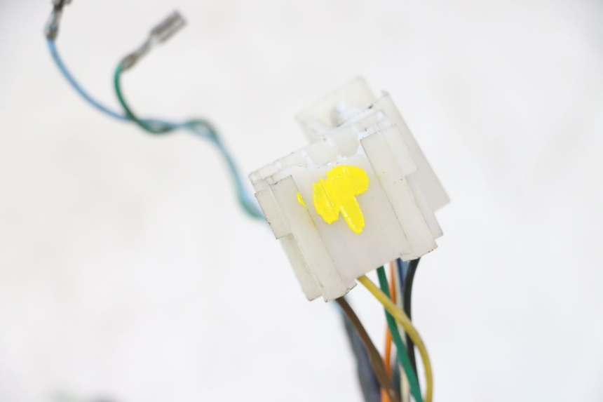 photo de INSTRUMENT CLUSTER WIRING HARNESS PEUGEOT TREKKER 50 (1995 - 2004) - Technical close-up