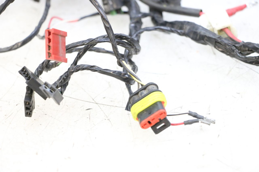 photo de WIRE HARNESS PIAGGIO MP3 HPE 350 (2018 - 2020) - Alternative angle